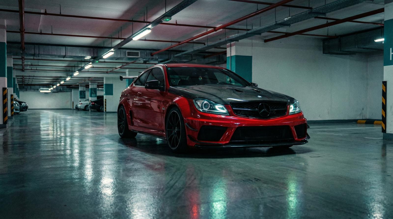海角社区改装视频 - AMG C63宽体改装视频演示